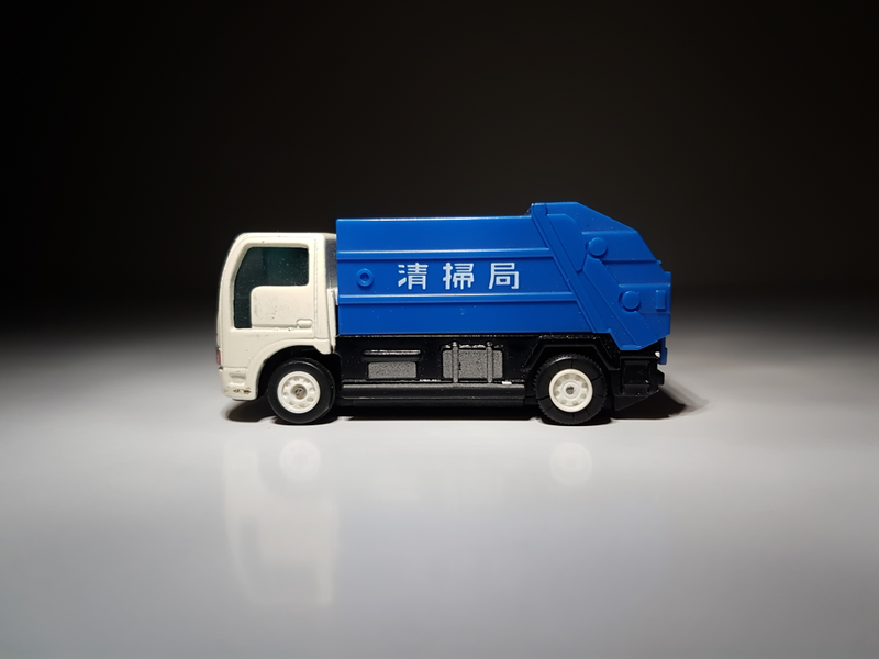 Illustration for article titled Throwback Thursday: B/O (Battery-operated) Tomica B-12 Nissan Atlas Garbage Truck